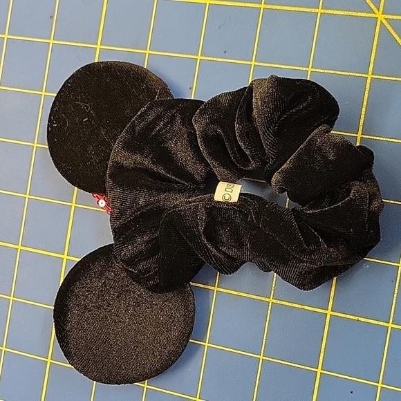 Minnie Mouse Srunchie Ears Hair - Picture 2 of 2